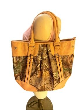 Realtree Camo Tote with Pink Leather